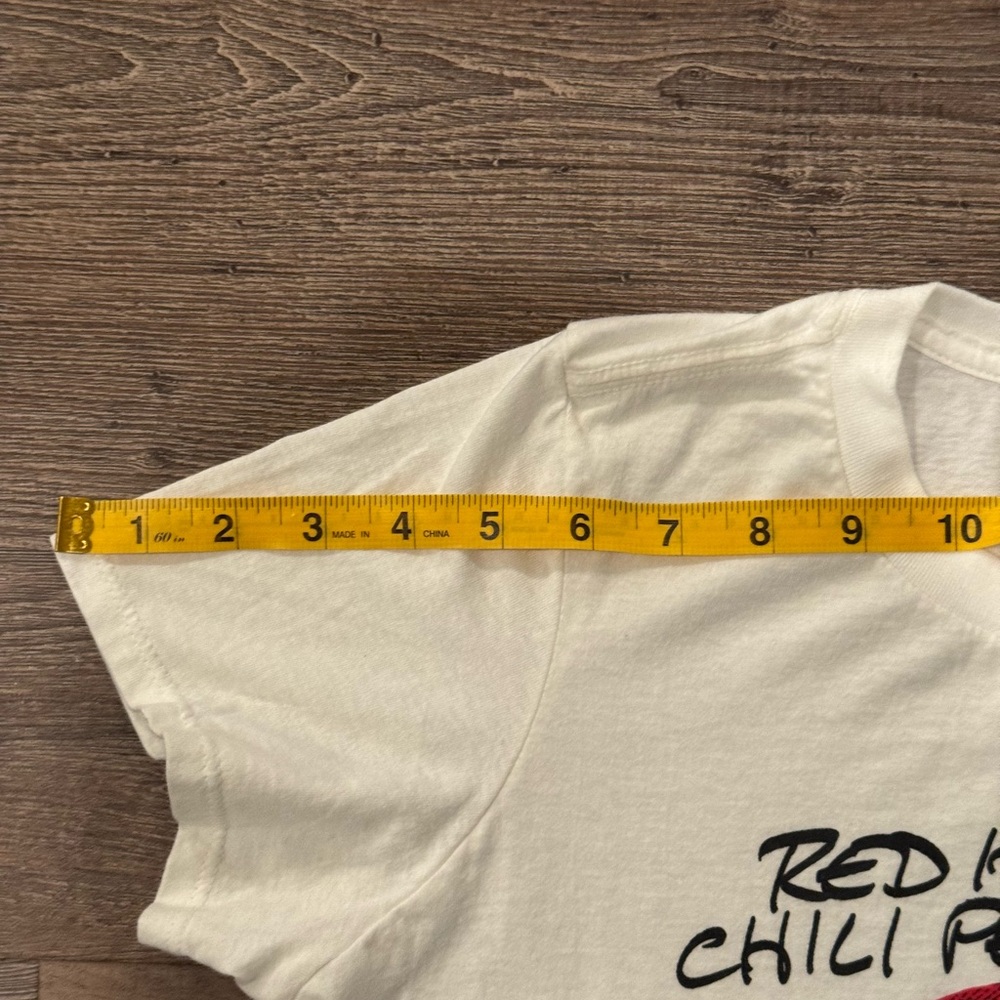 New Without Tag Women’s Large White Red Hot Chili Peppers Tshirt Lips Trendy! - Picture 2 of 8